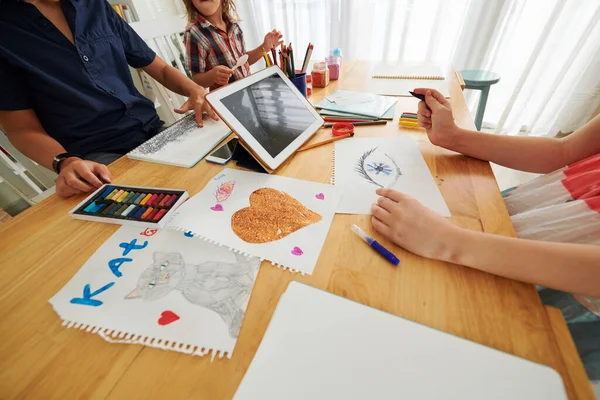 Niños dibujando en casa — Foto de Stock