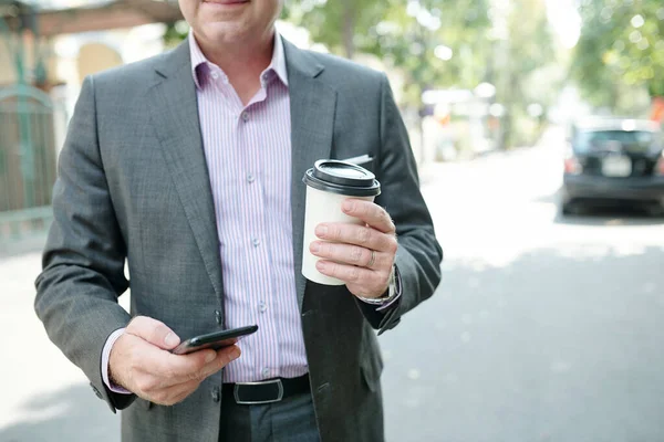 Businessman walking in the city — Stock Photo, Image