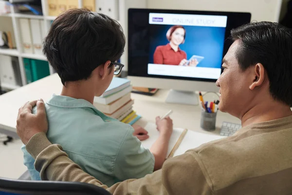Father Supporting Studying Son — Stock Photo, Image