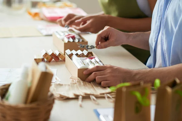 Decoración de cajas de jabón con lavanda — Foto de Stock