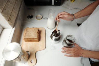 Vietnam Tarzı Kahve Yapan Adam