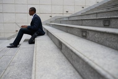 Dizüstü bilgisayarda Yazılım Geliştirici Kodlaması