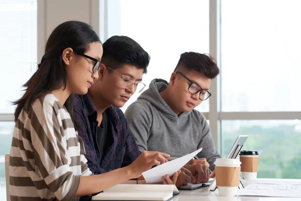 Gruppe von College-Studenten im Unterricht — Stockfoto