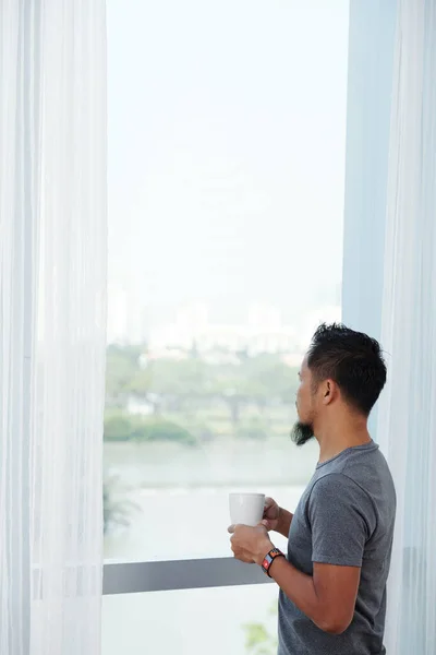 Pensive Man Drinken Morning Coffee — Stockfoto