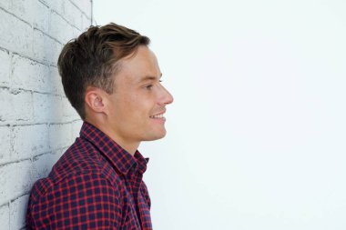 yakışıklı çekici bir genç adam