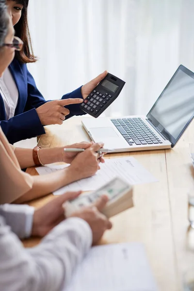 Beräkning av betalning av hypotekslån — Stockfoto