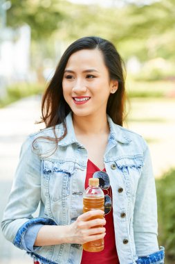 İçki İçen Kadın