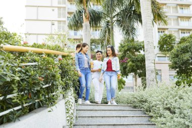 Mutlu arkadaş içki zevk