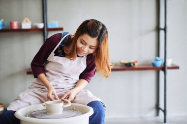 Seramik Ahşap Kaliperleri Kullanıyor