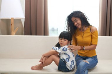 Evdeki Kızgın Kızla Sohbet