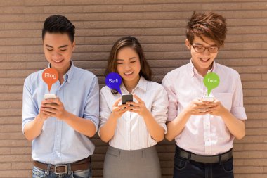 insanlar akıllı telefonlar ile takıntılı