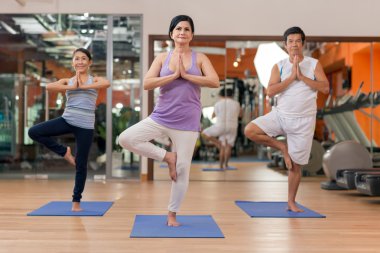 üst düzey insanlar Yoga uygulamak