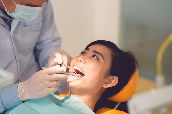 Vyšetření zubů — Stock fotografie