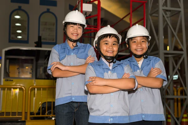 Children in power plant — Stock Photo, Image