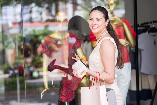 Gelukkig shopaholic — Stockfoto