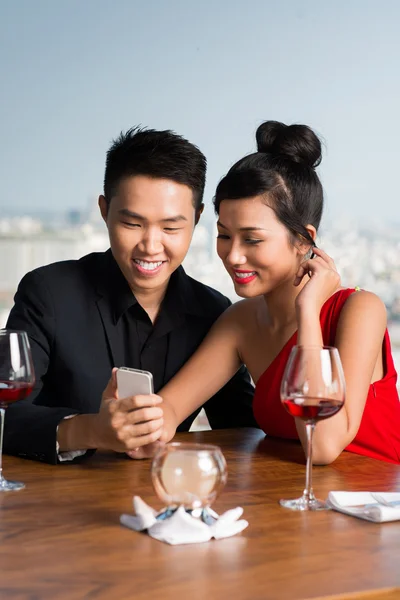 Pareja en restaurante — Foto de Stock