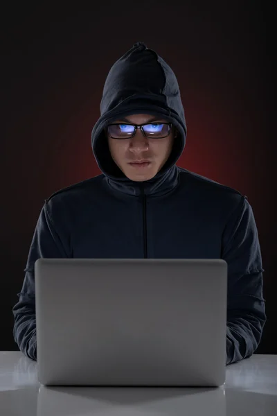 Männliche Hacker Computing — Stockfoto