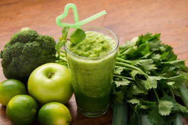 sağlıklı yeşil smoothie