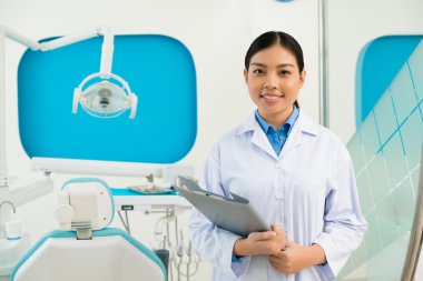 Vietnamca diş asistanı