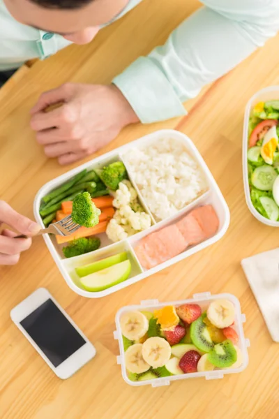 Manager äta hälsosam lunch — Stockfoto