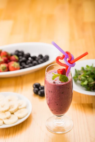 Ekologisk berry smoothie — Stockfoto