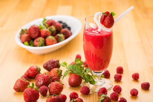 Smoothie aux fraises rafraîchissant — Photo