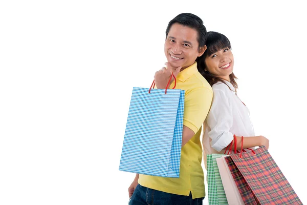 Casal com sacos de compras — Fotografia de Stock