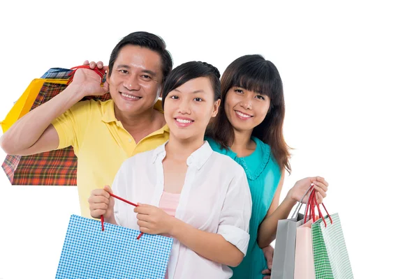 Familie mit vielen Einkaufstüten — Stockfoto