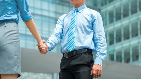 Dando la mano — Foto de Stock