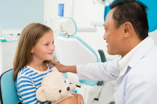 Supporting young patient — Stock Photo, Image