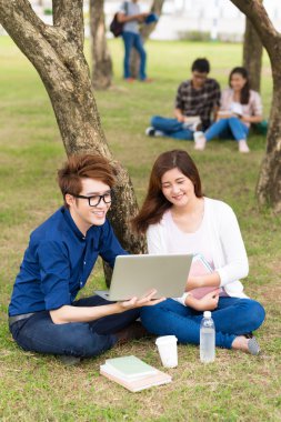 dizüstü bilgisayar ile bir kaç