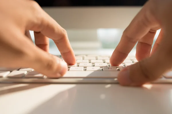 Escribir en el teclado — Foto de Stock