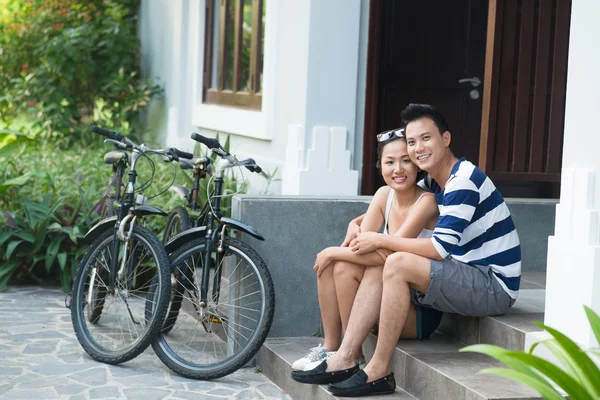 Casal abraçador — Fotografia de Stock