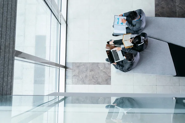 Business team working on report — Stock Photo, Image