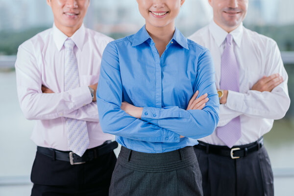 Деловая леди во главе своей команды
