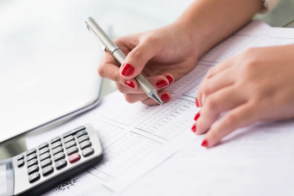 Doing calculations — Stock Photo, Image