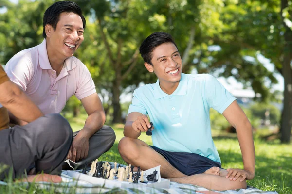 Schach spielen — Stockfoto