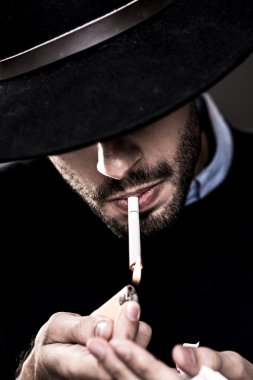 adam yıldırım Sigara