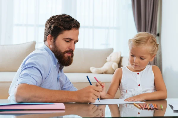 Father and daughter enjoying drawing — Stock Photo, Image