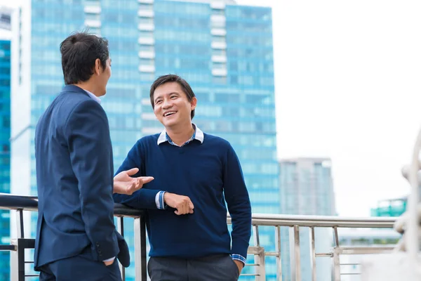 Two Vietnamese male coworkers — Stock Photo, Image