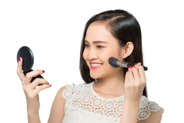 Young woman applying blush — Stock Photo, Image