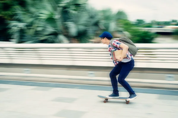 Riding on skateboard — Stock Photo, Image