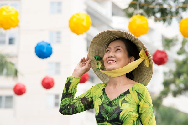 Woman in wide-brimmed bamboo hat — Stock Photo, Image
