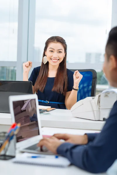 Emocionada dama de negocios —  Fotos de Stock