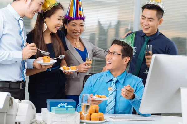 Äta cupcakes — Stockfoto