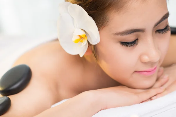 Woman enjoying spa treatment — Stock Photo, Image