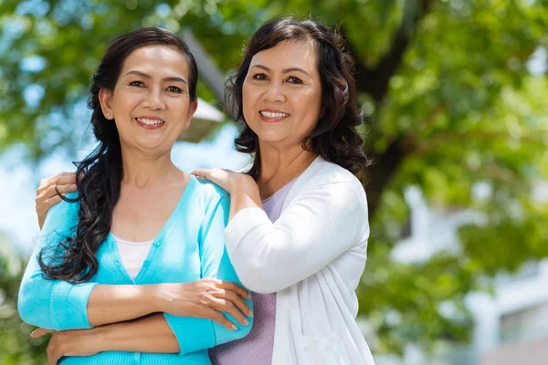 Pretty senior friends — Stock Photo, Image