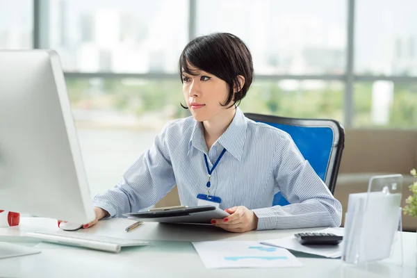 Woman at her workplace — Stock Photo, Image