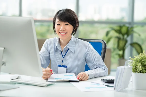 Mulher de negócios alegre — Fotografia de Stock