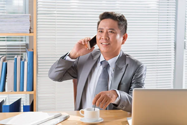 Hablando en la pausa del café — Foto de Stock